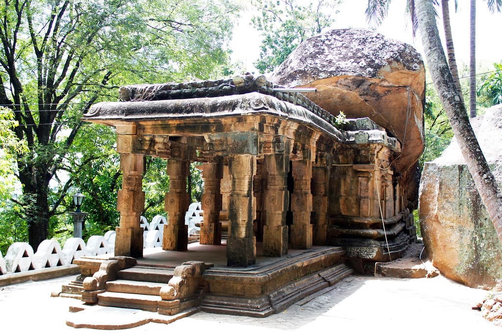 Rideegama Temple (Ridi Viharaya / Silver Temple)