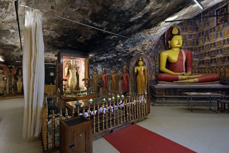 Rideegama Temple (Ridi Viharaya / Silver Temple)