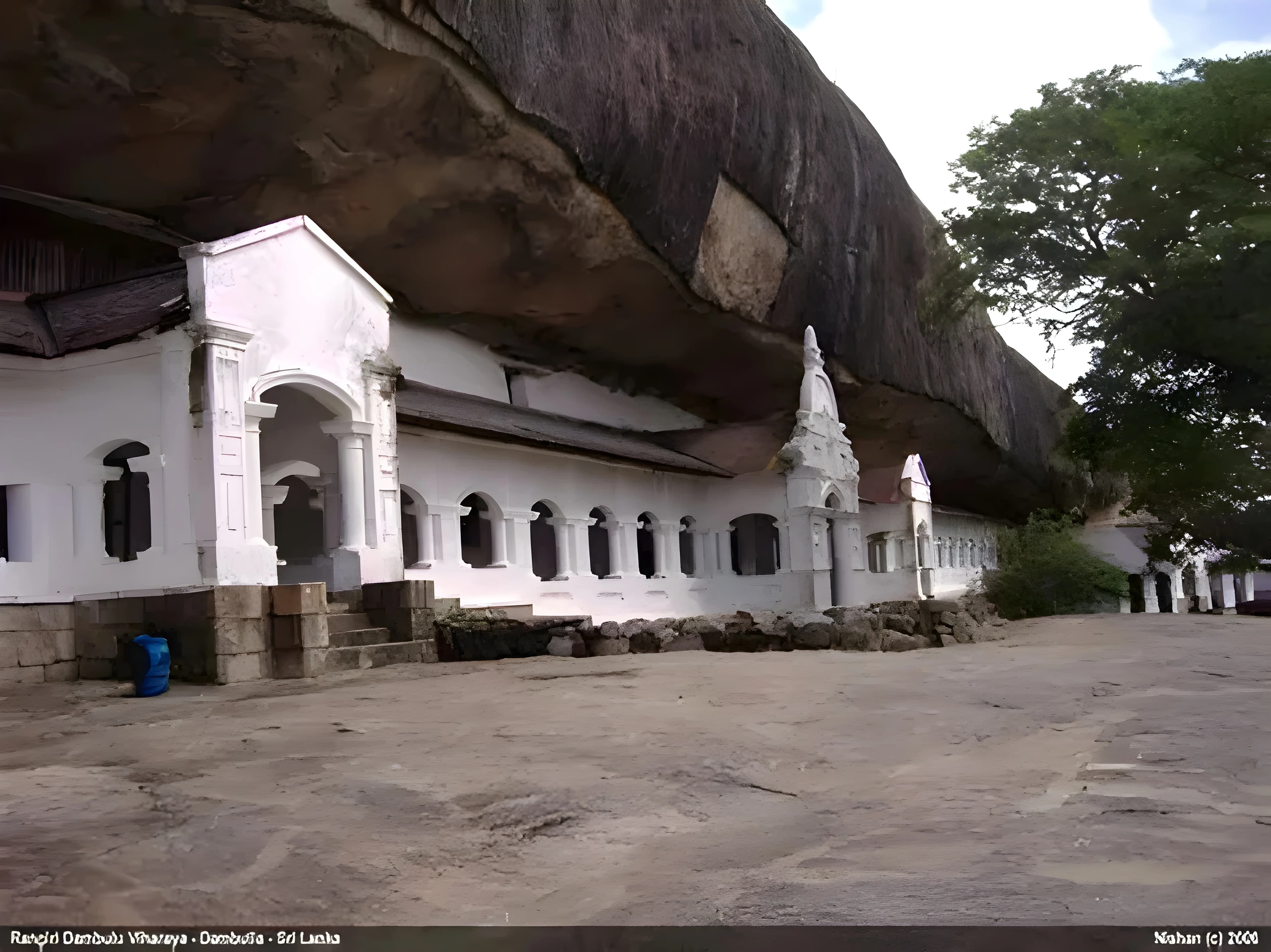 Dambulu Viharaya (Rangiri Dambulla Cave Temple)