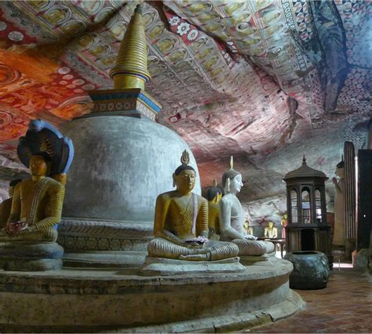 Dambulu Viharaya (Rangiri Dambulla Cave Temple)