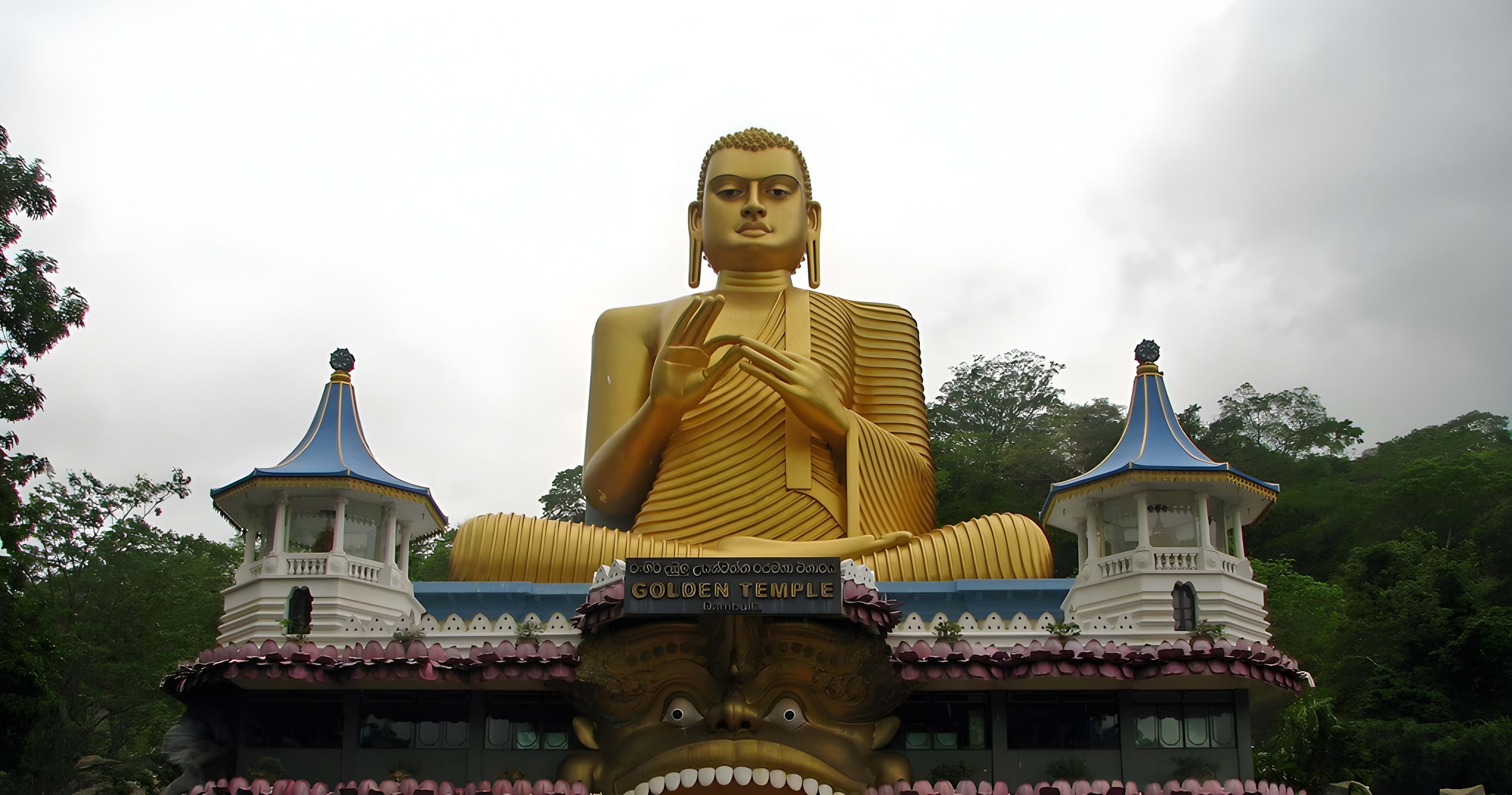 Dambulu Viharaya (Rangiri Dambulla Cave Temple)